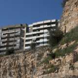 �Quelle costruzioni sono fortemente a rischio � ci avverte l�esperto del territorio Nicola De Toma -.  Il drenaggio necessario per lo svuotamento della cava dall�acqua ha infatti indebolito la �struttura� del fossato: se le pareti cedessero per gli edifici sarebbe la fine. La speranza � che possano partire a breve gli annunciati lavori per il consolidamento del sito�